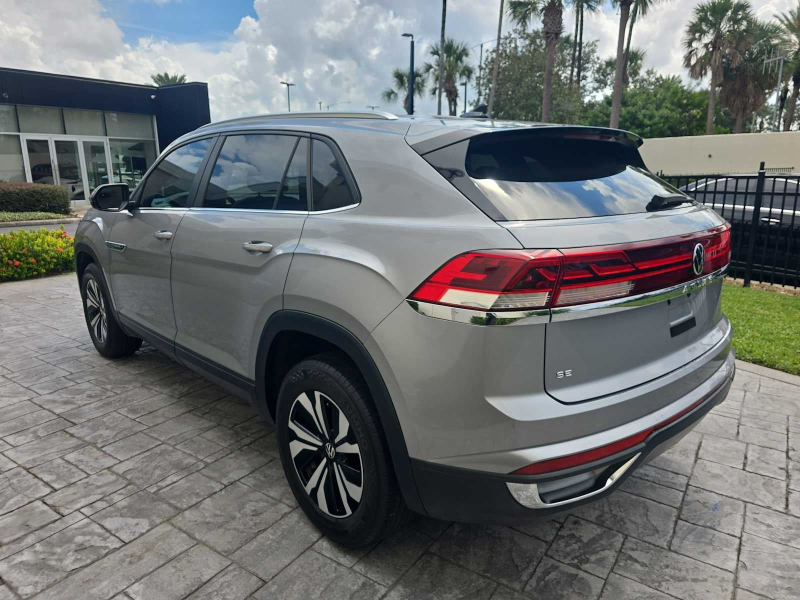 2024 Volkswagen Atlas Cross Sport 2.0T SE