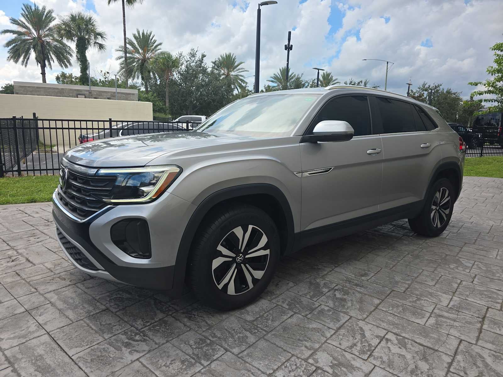 2024 Volkswagen Atlas Cross Sport 2.0T SE