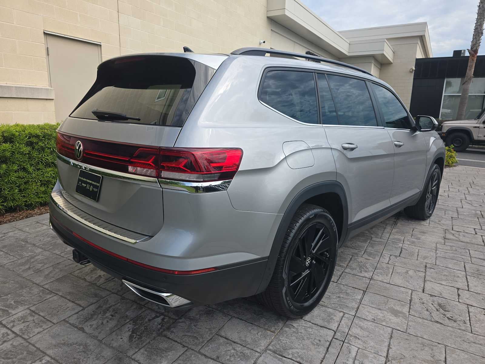 2024 Volkswagen Atlas 2.0T SE w/Technology