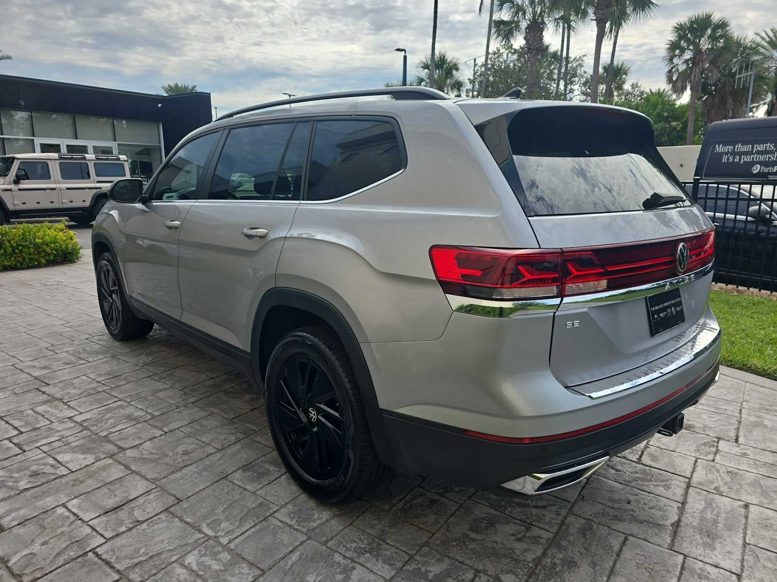 2024 Volkswagen Atlas 2.0T SE w/Technology