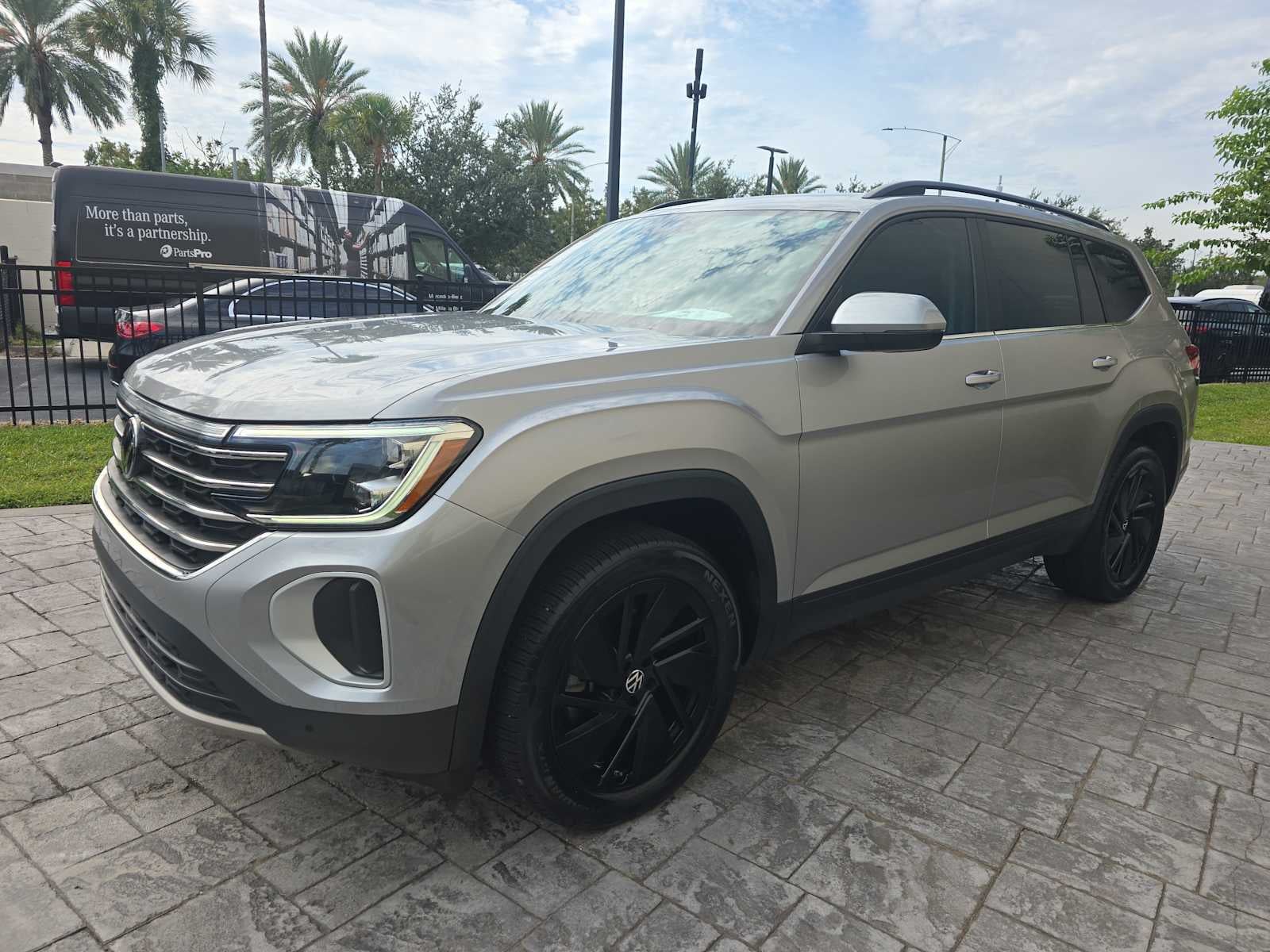 2024 Volkswagen Atlas 2.0T SE w/Technology