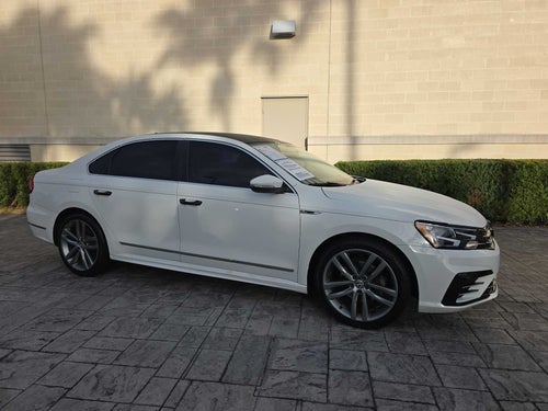 2017 Volkswagen Passat R-Line w/Comfort Pkg