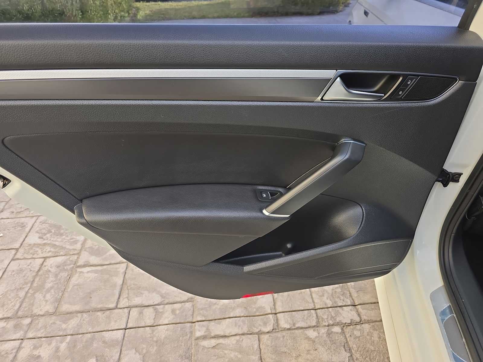 2017 Volkswagen Passat R-Line w/Comfort Pkg