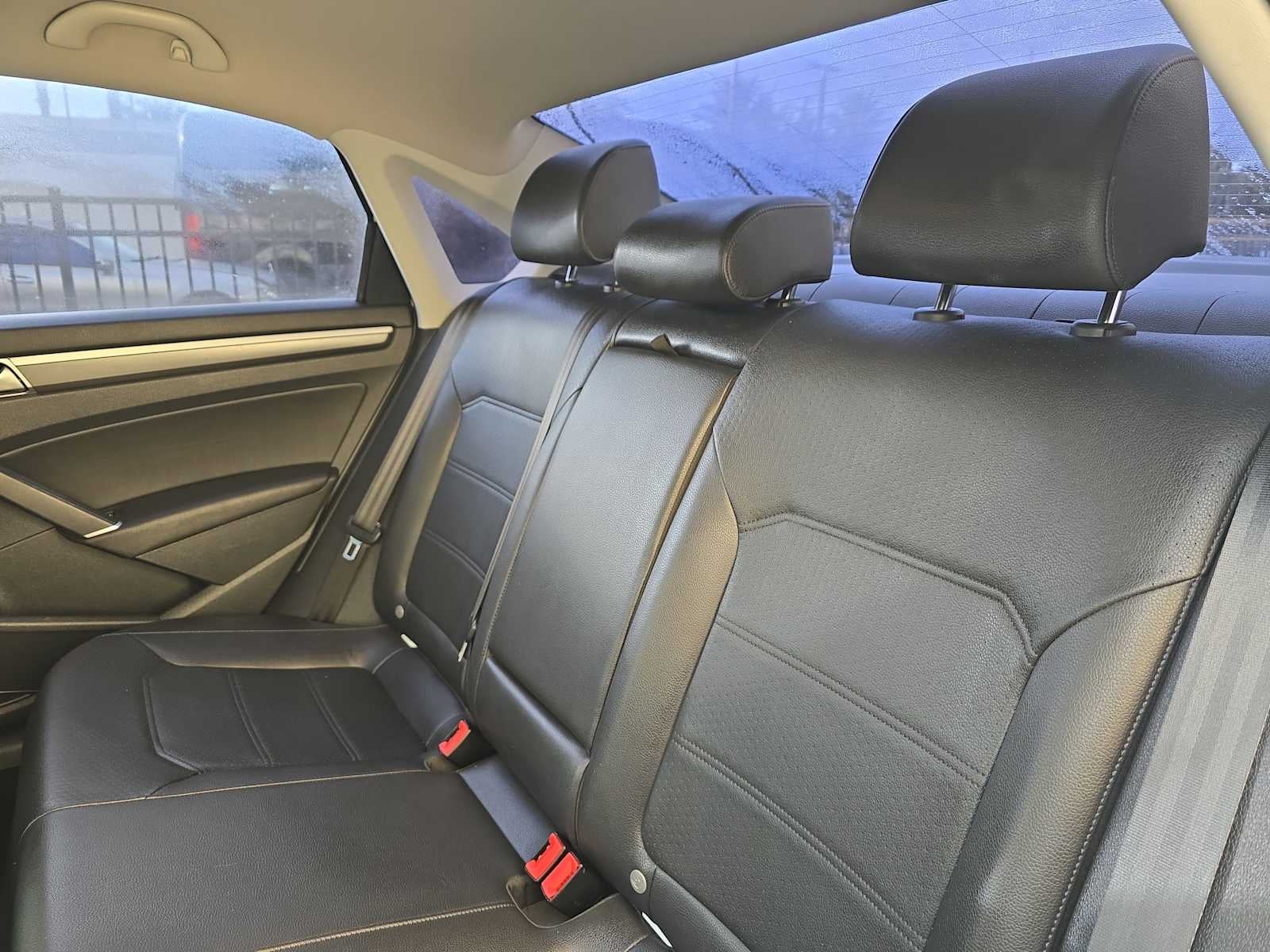 2017 Volkswagen Passat R-Line w/Comfort Pkg