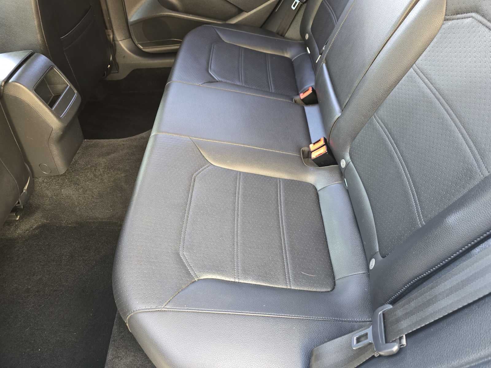 2017 Volkswagen Passat R-Line w/Comfort Pkg