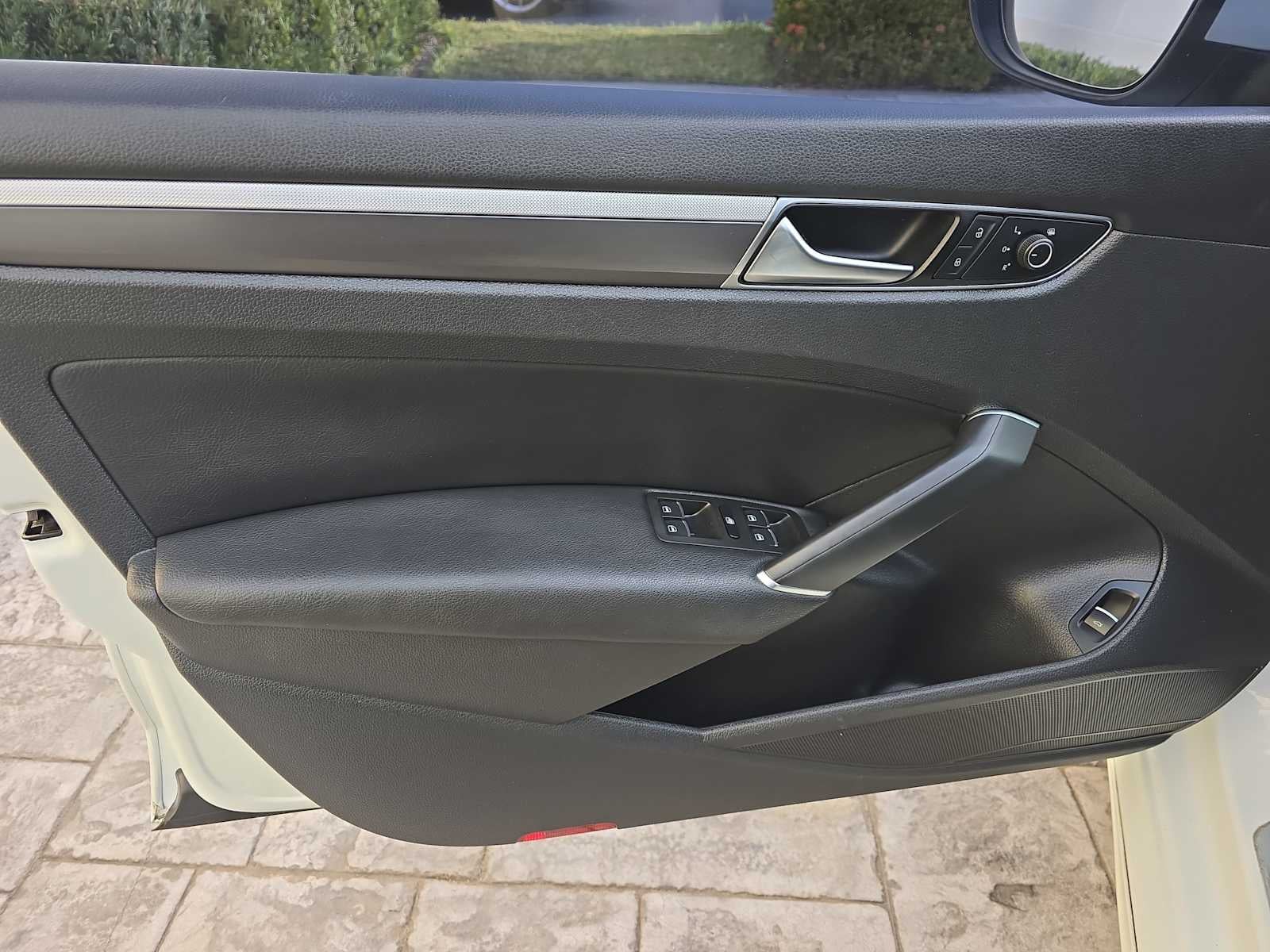 2017 Volkswagen Passat R-Line w/Comfort Pkg