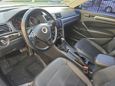 2017 Volkswagen Passat R-Line w/Comfort Pkg