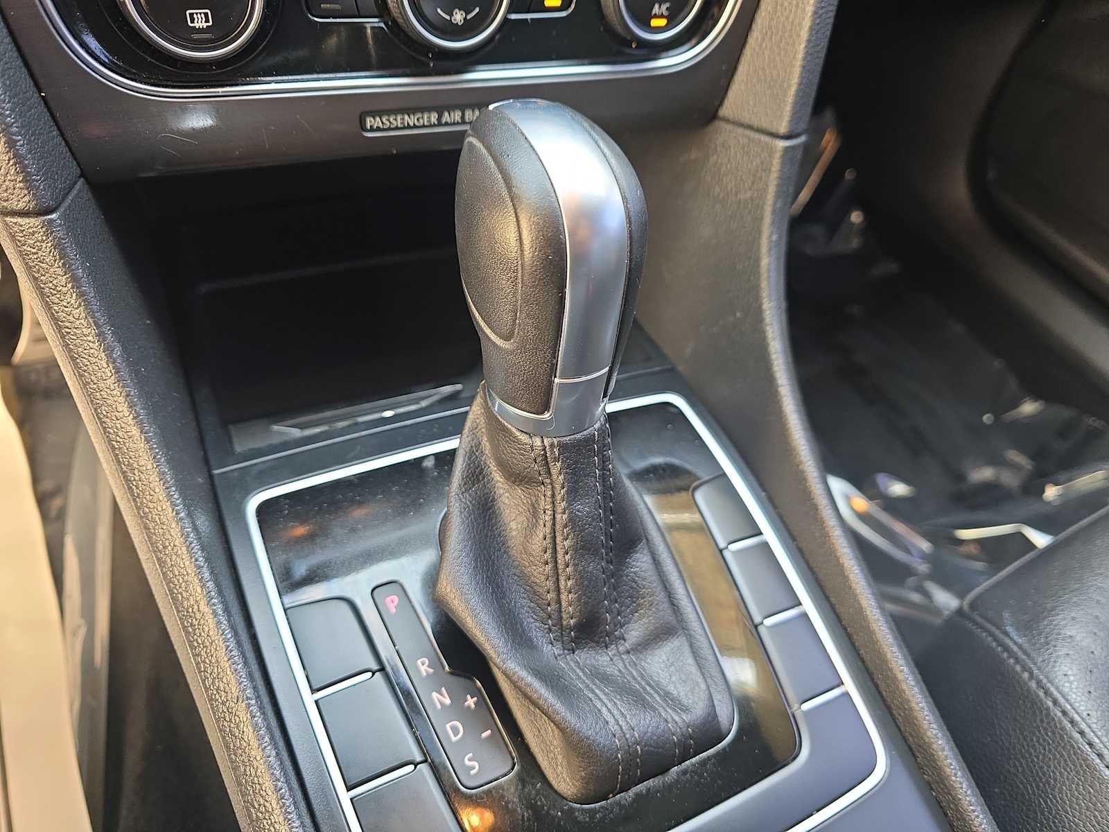 2017 Volkswagen Passat R-Line w/Comfort Pkg