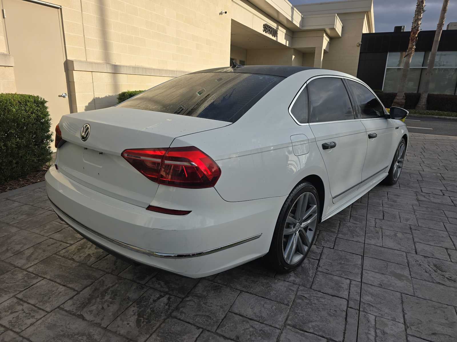 2017 Volkswagen Passat R-Line w/Comfort Pkg