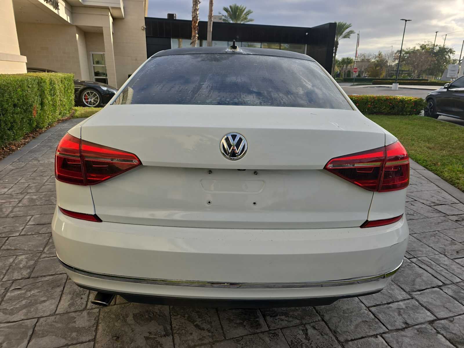 2017 Volkswagen Passat R-Line w/Comfort Pkg