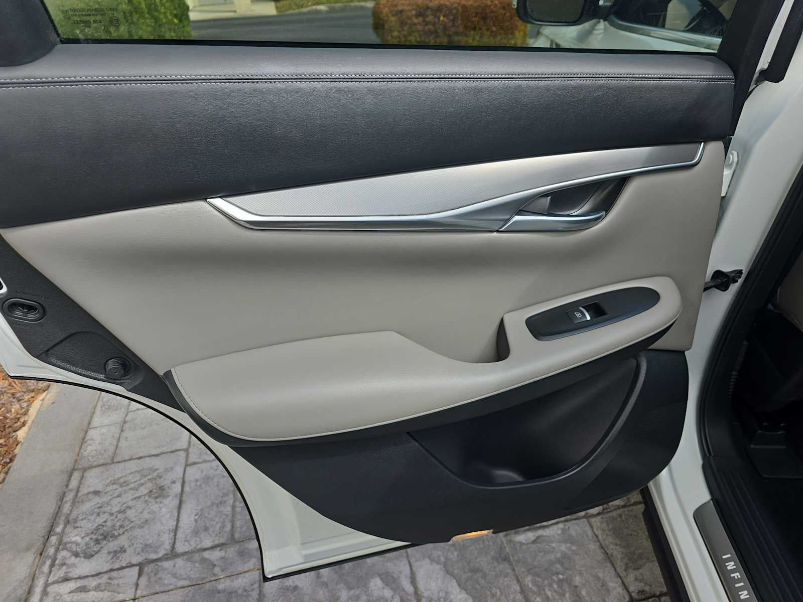 2023 INFINITI QX50 LUXE