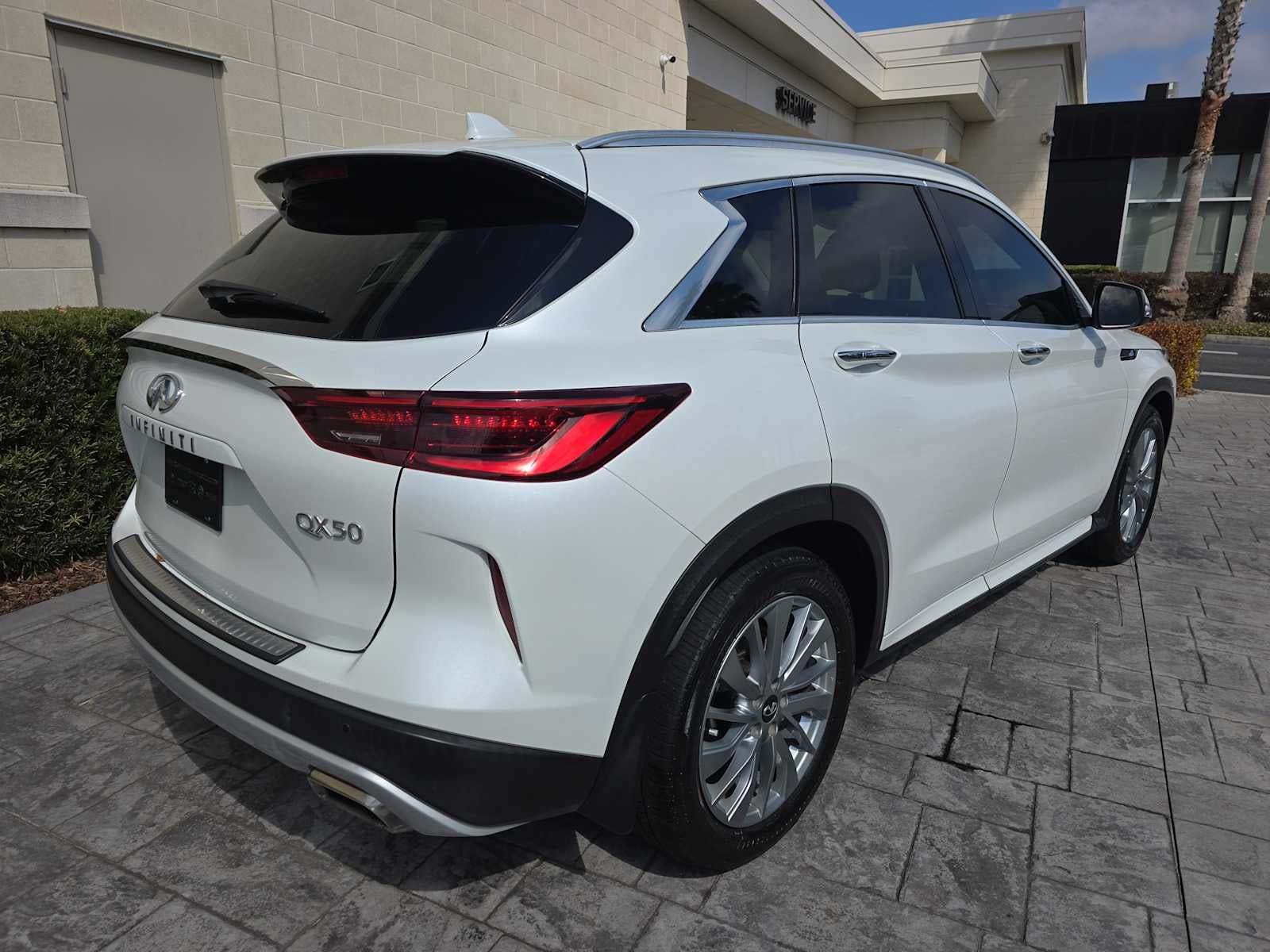 2023 INFINITI QX50 LUXE