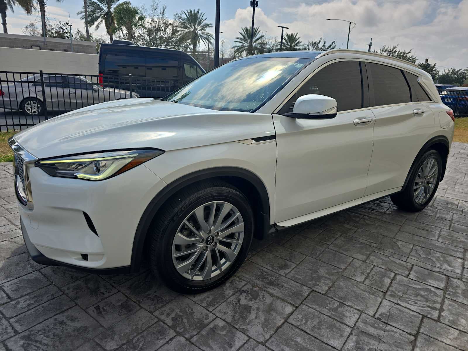 2023 INFINITI QX50 LUXE