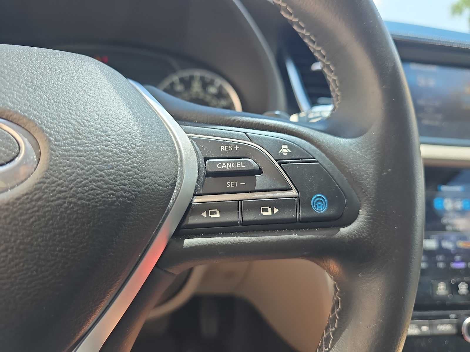 2023 INFINITI QX50 LUXE
