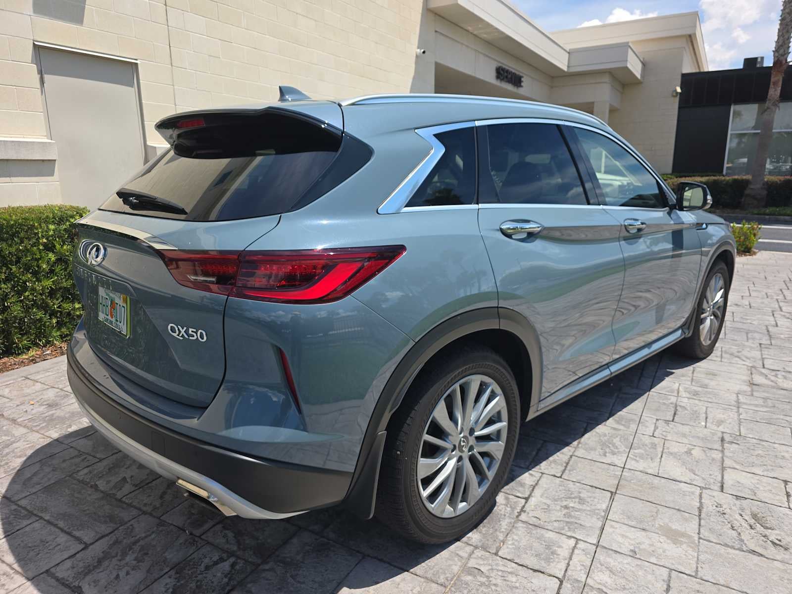 2023 INFINITI QX50 LUXE