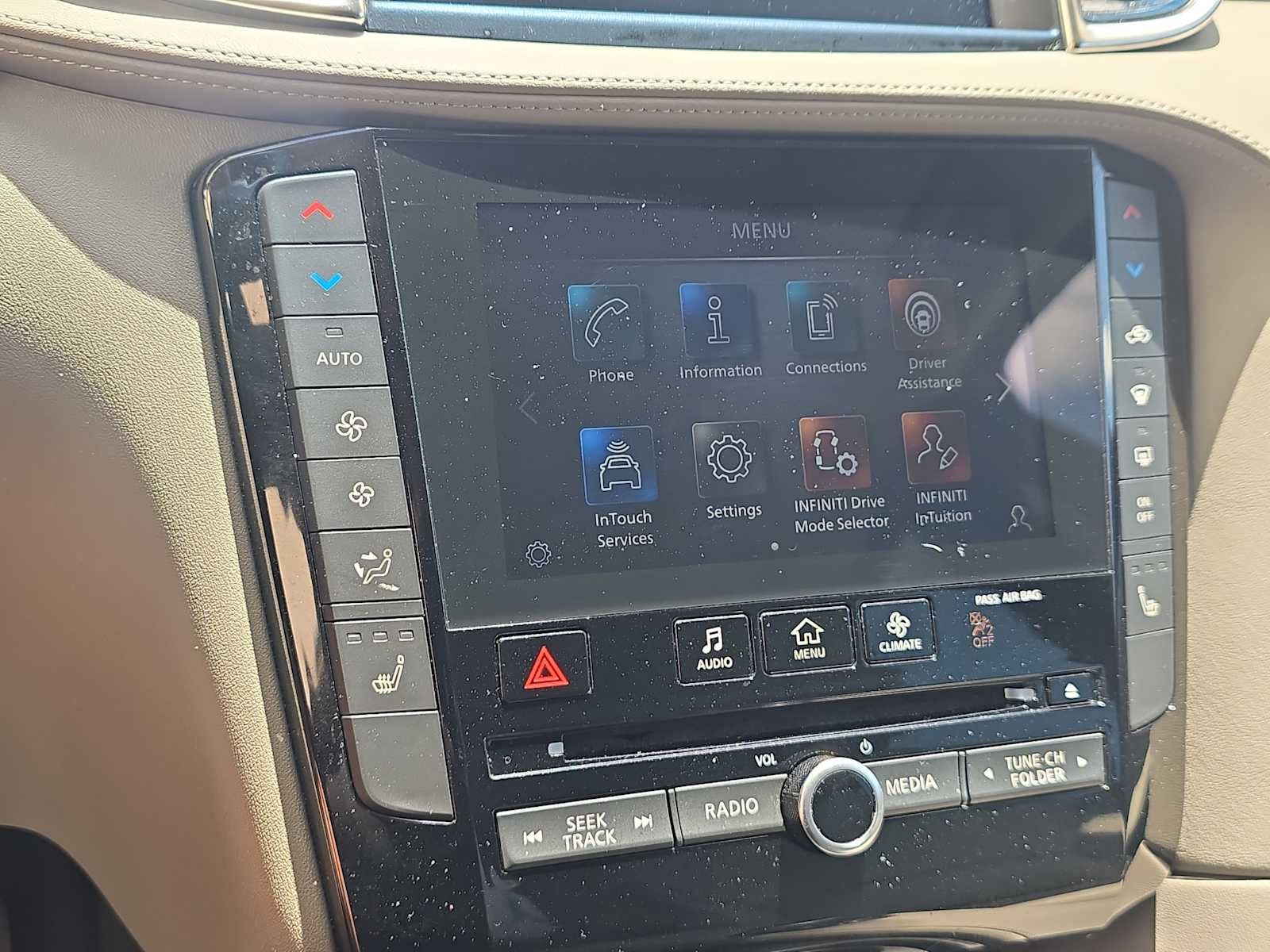 2023 INFINITI QX50 LUXE