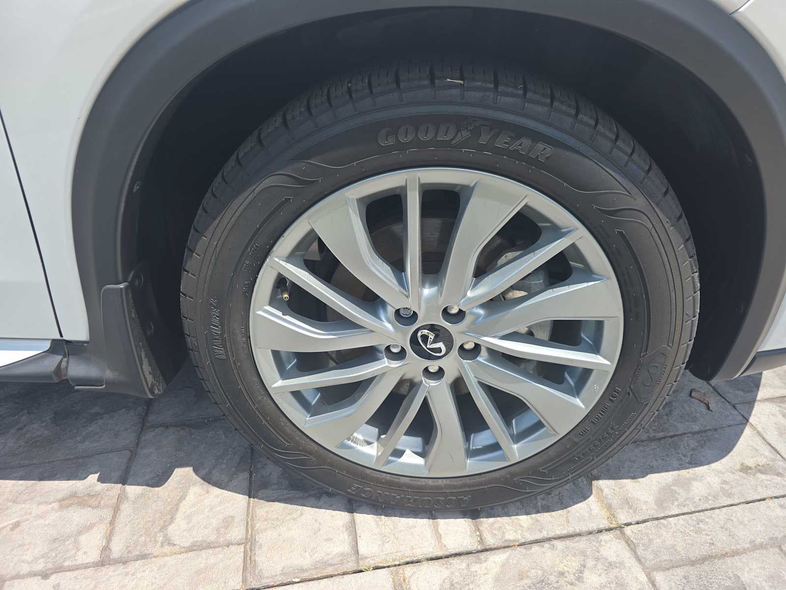 2023 INFINITI QX50 LUXE