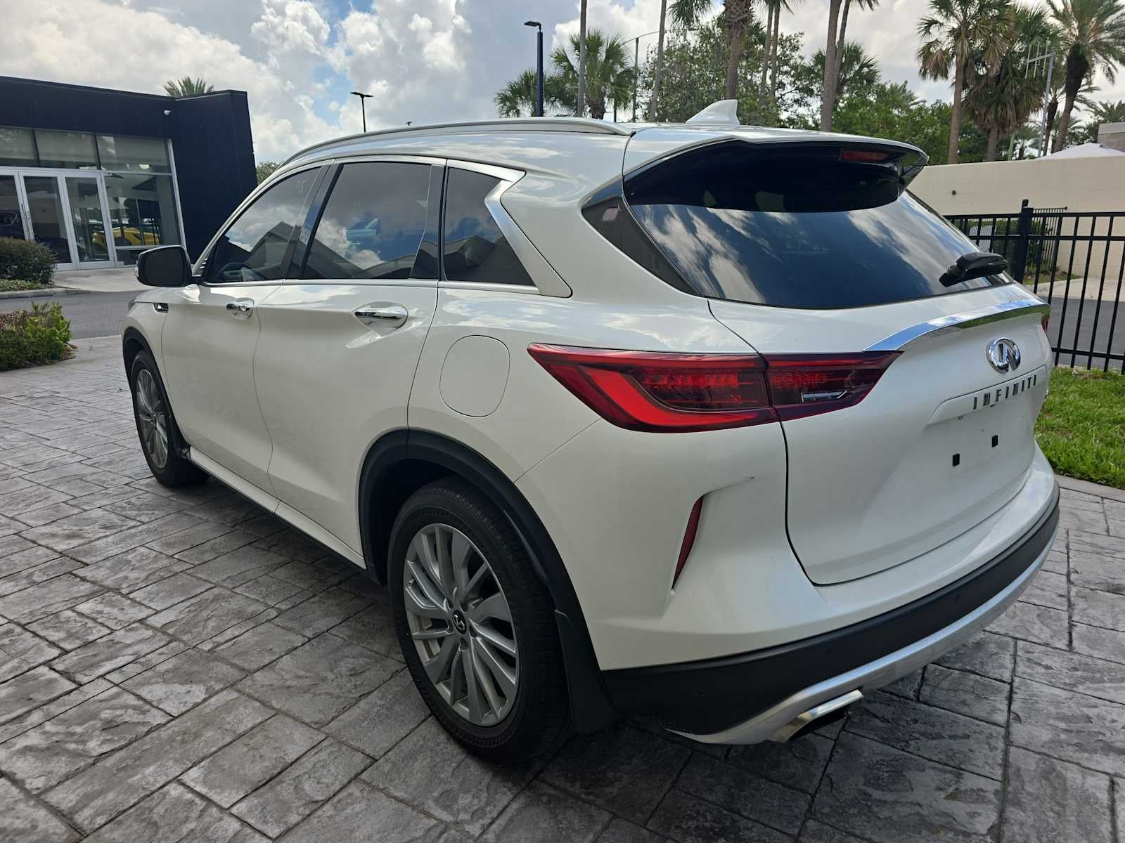 2023 INFINITI QX50 LUXE