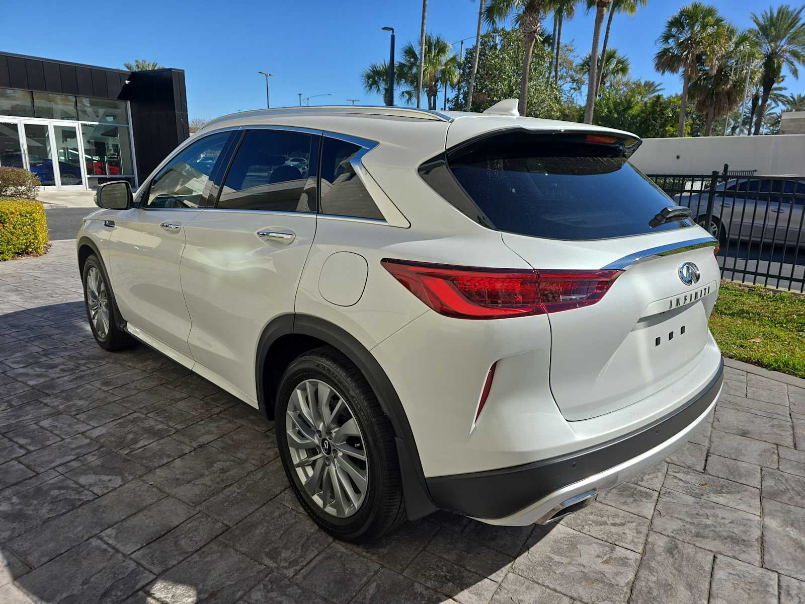 2023 INFINITI QX50 LUXE