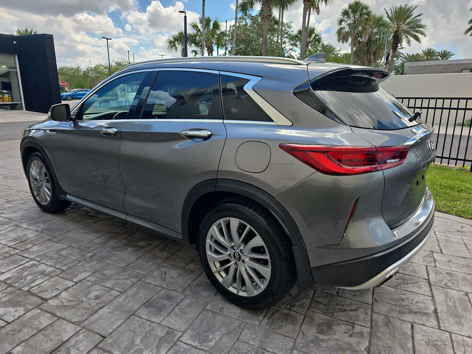 2023 INFINITI QX50 LUXE