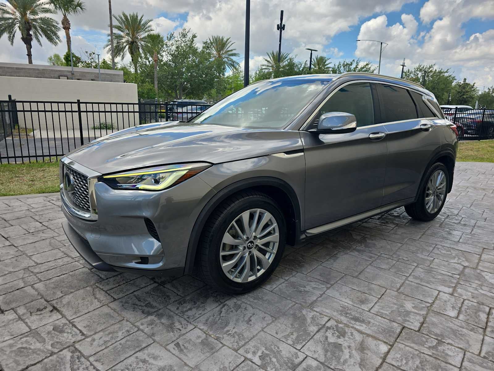 2023 INFINITI QX50 LUXE