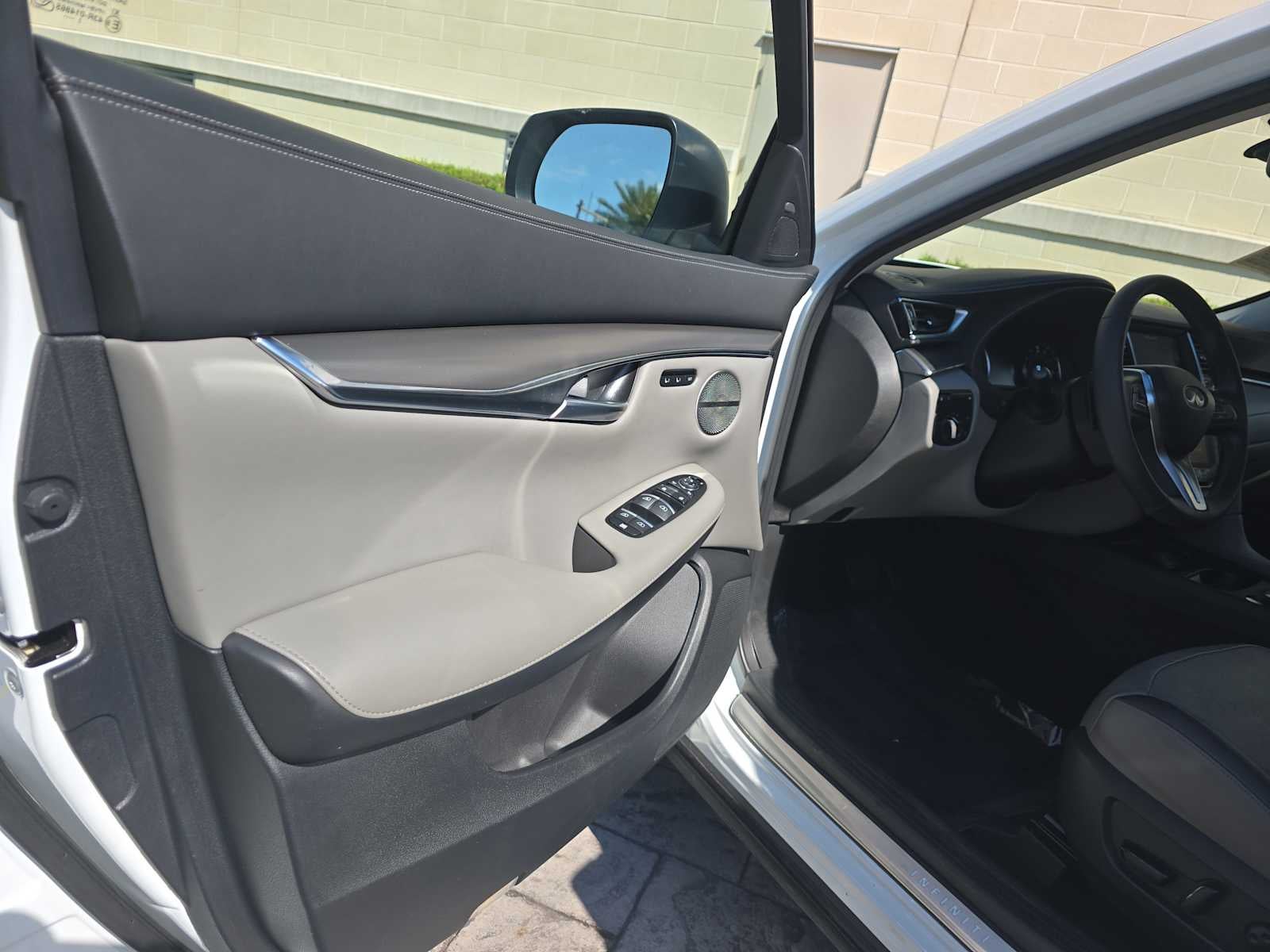 2023 INFINITI QX50 LUXE