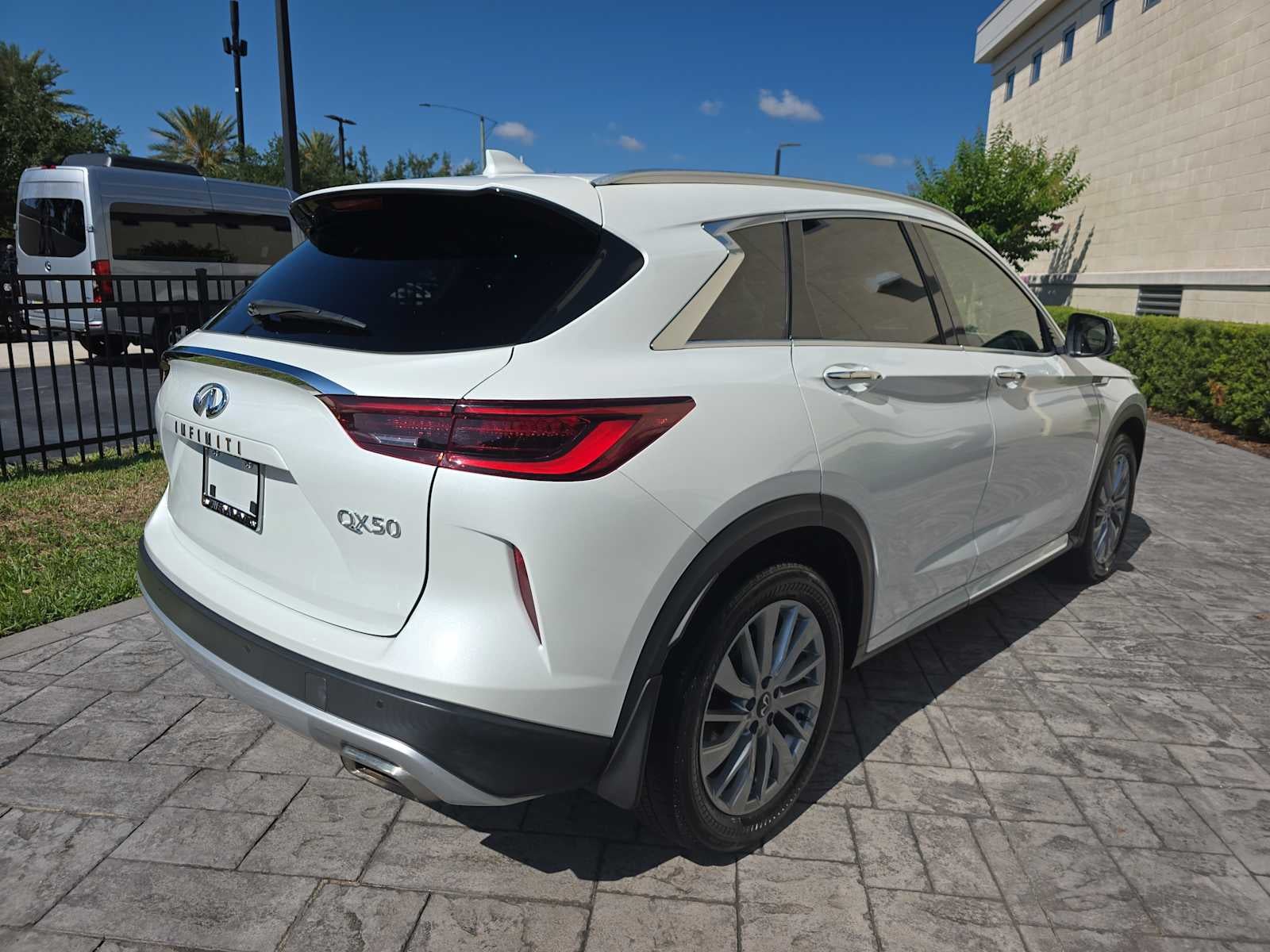 2023 INFINITI QX50 LUXE