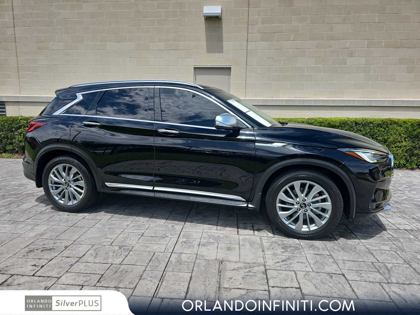 2024 INFINITI QX50 LUXE