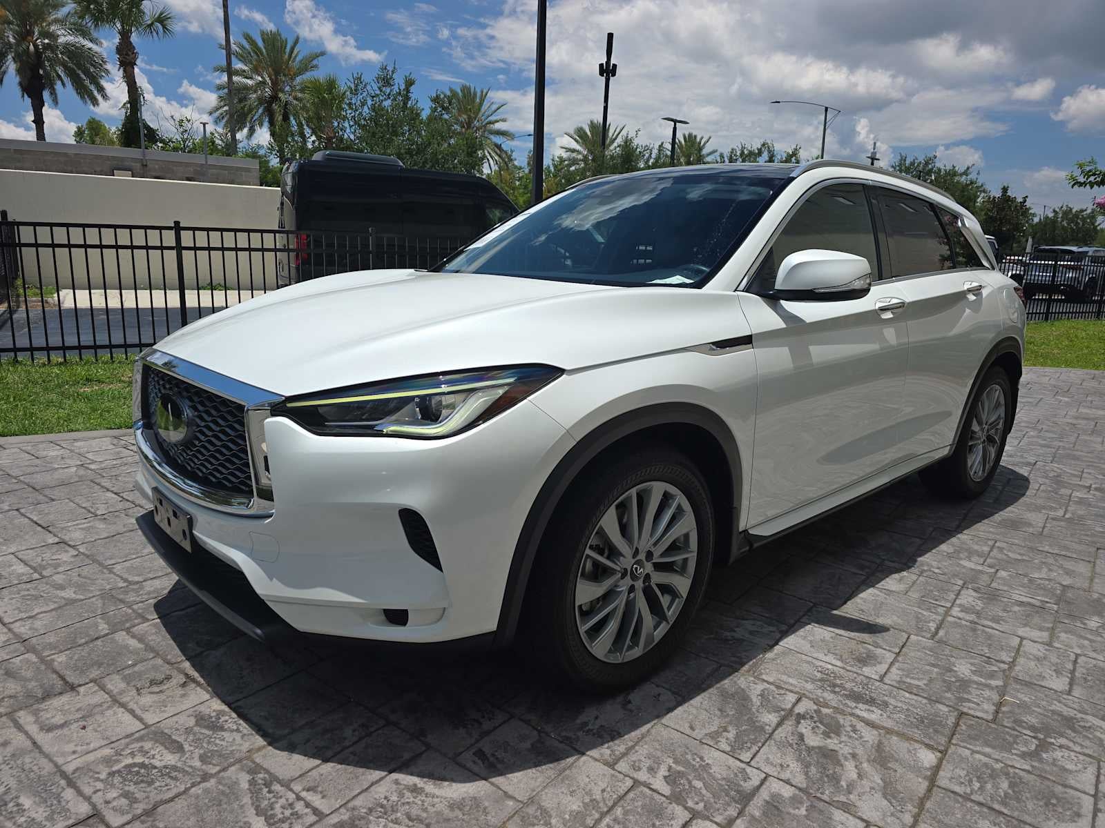 2023 INFINITI QX50 LUXE