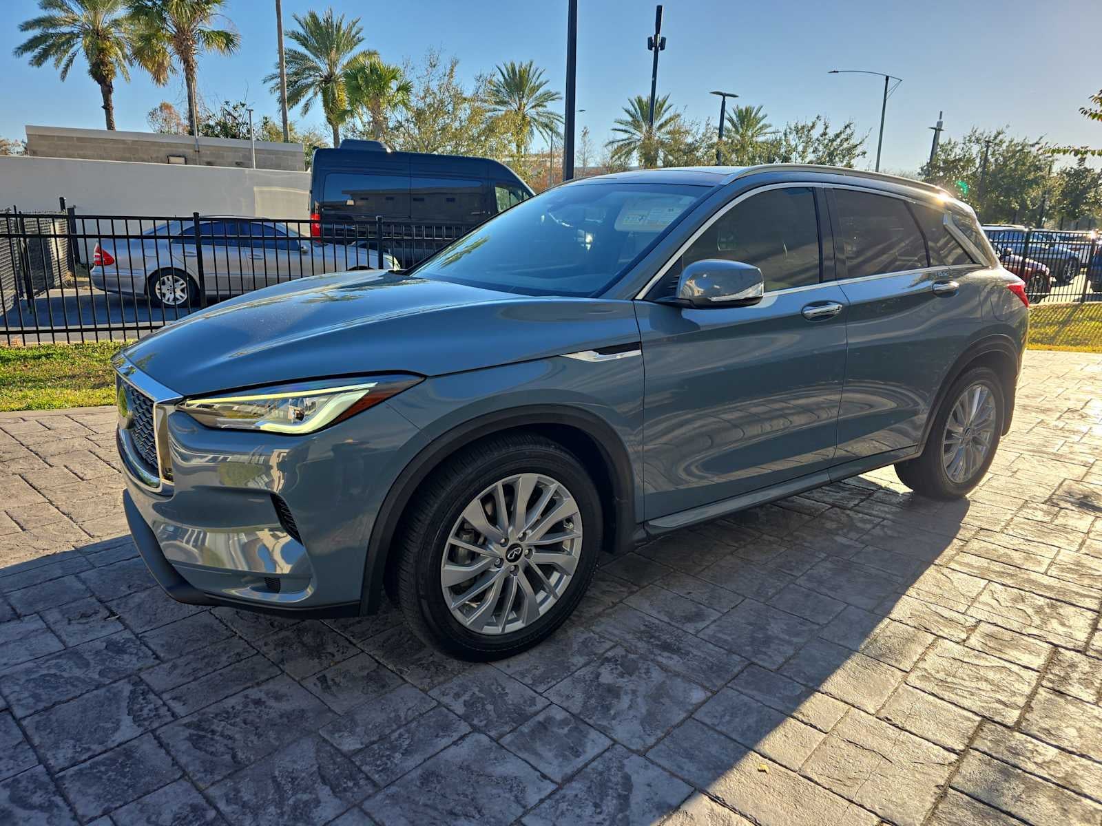 2023 INFINITI QX50 LUXE