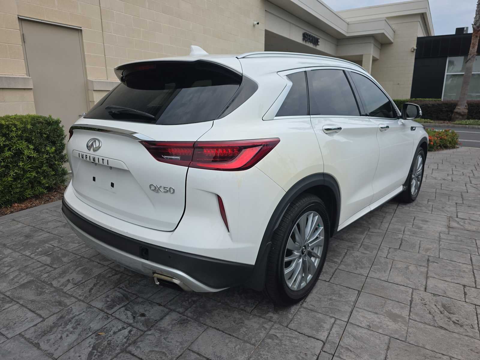 2023 INFINITI QX50 LUXE