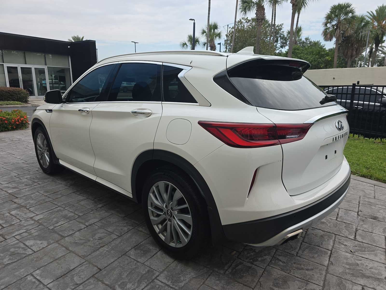 2023 INFINITI QX50 LUXE