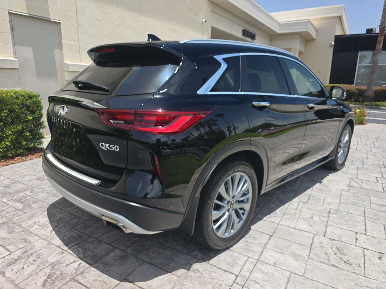 2023 INFINITI QX50 LUXE