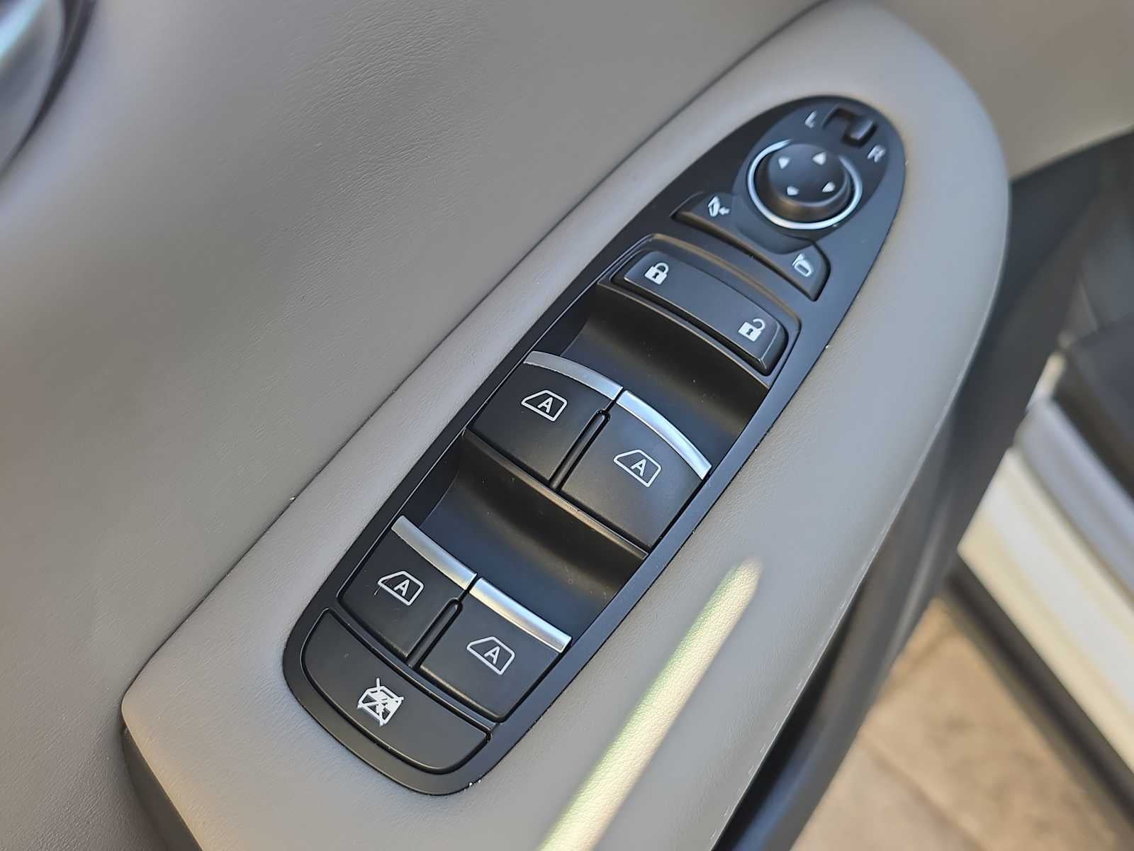 2023 INFINITI QX50 LUXE