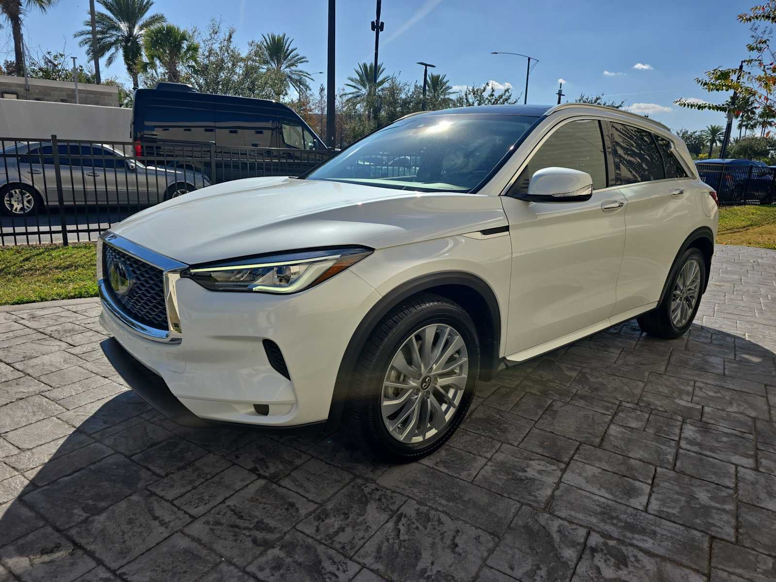 2023 INFINITI QX50 LUXE