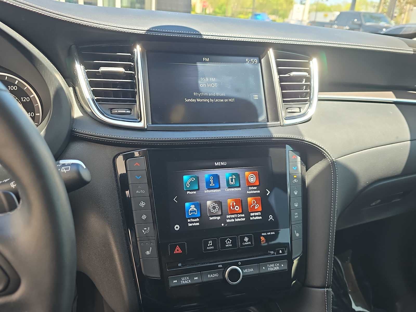 2023 INFINITI QX50 LUXE
