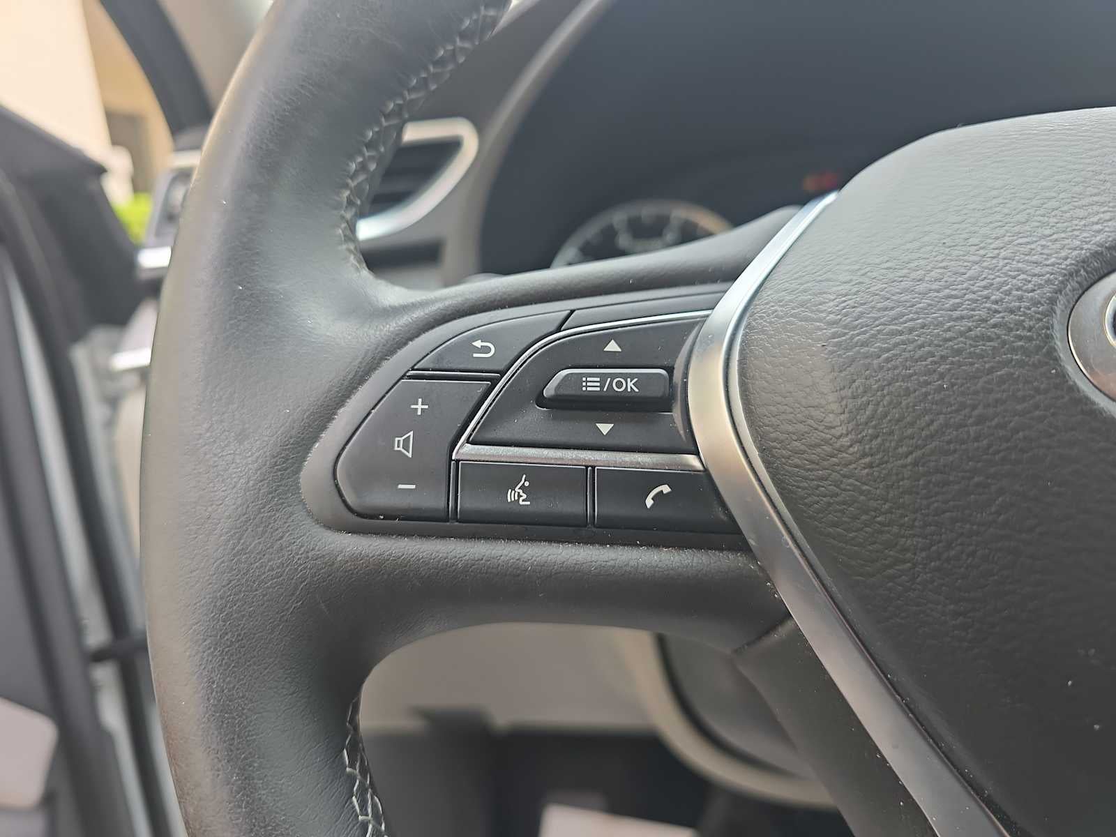 2023 INFINITI QX50 LUXE