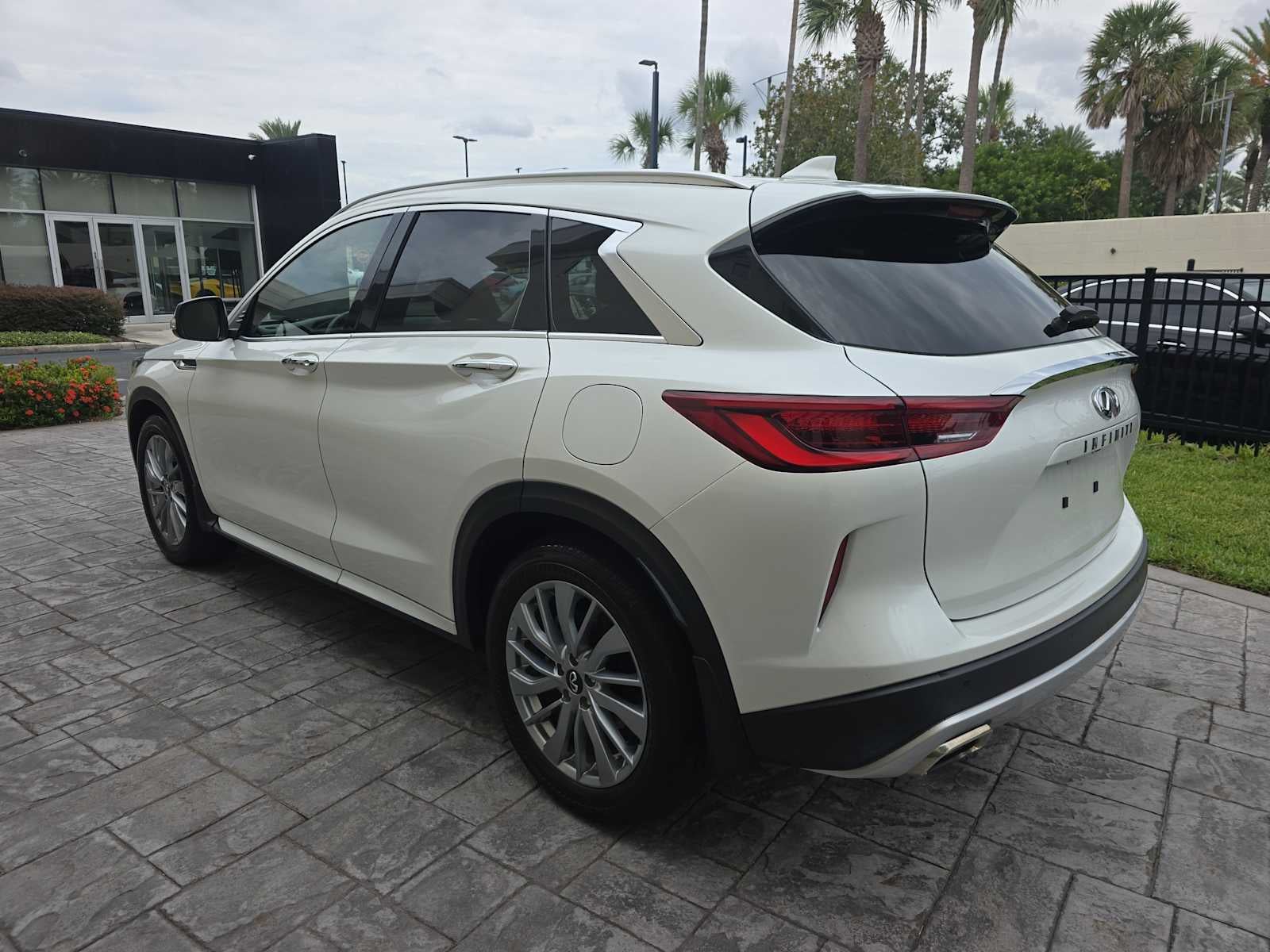 2023 INFINITI QX50 LUXE