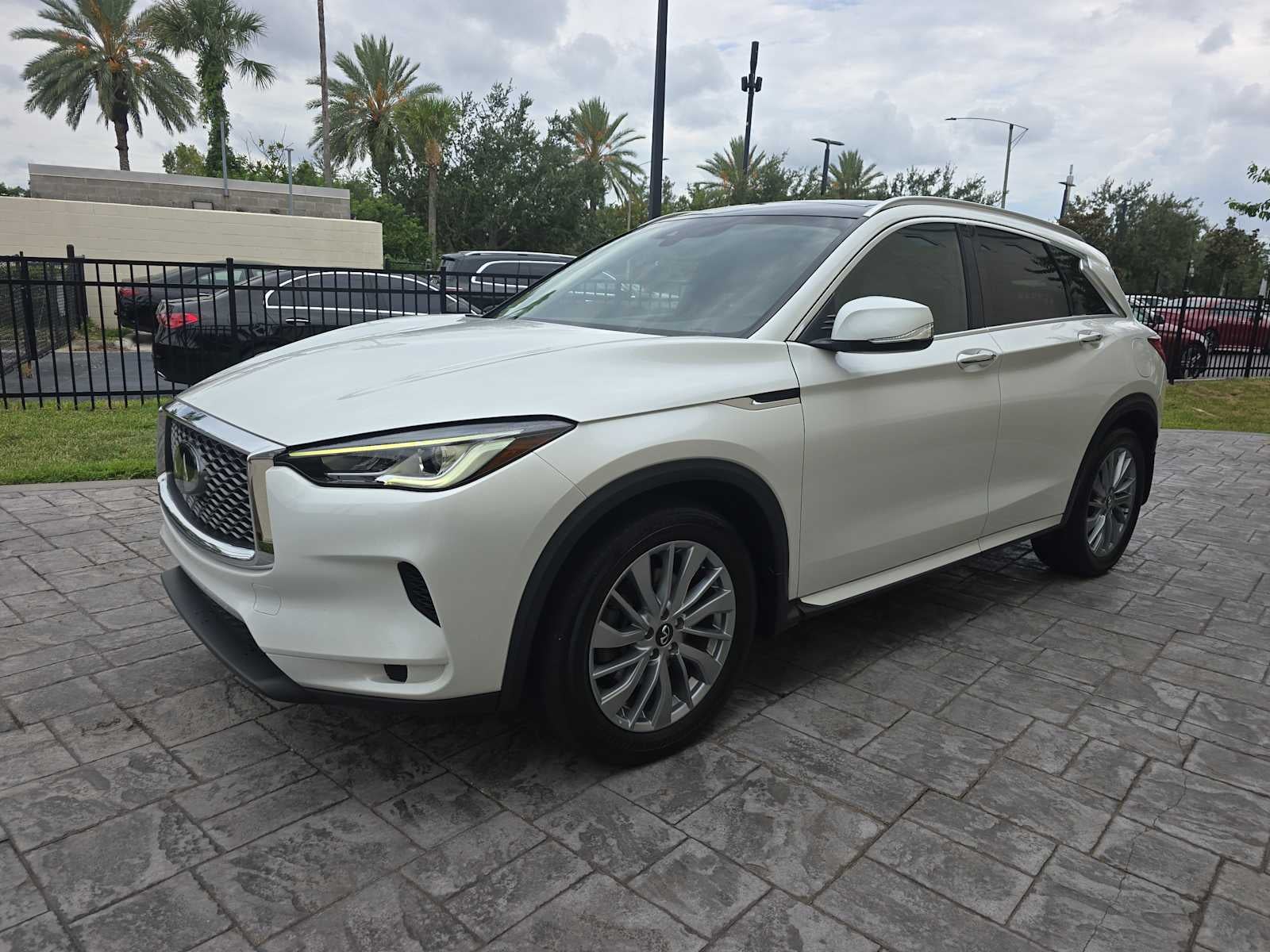 2023 INFINITI QX50 LUXE