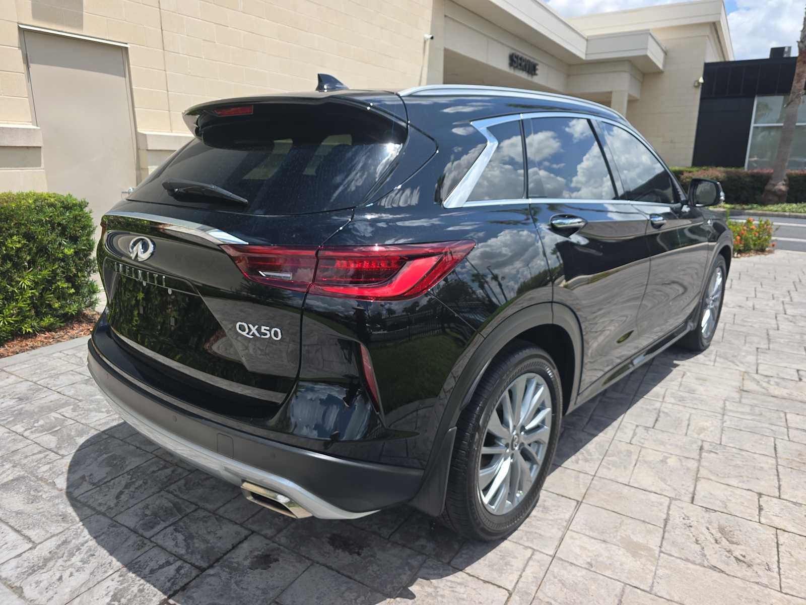 2025 INFINITI QX50 LUXE