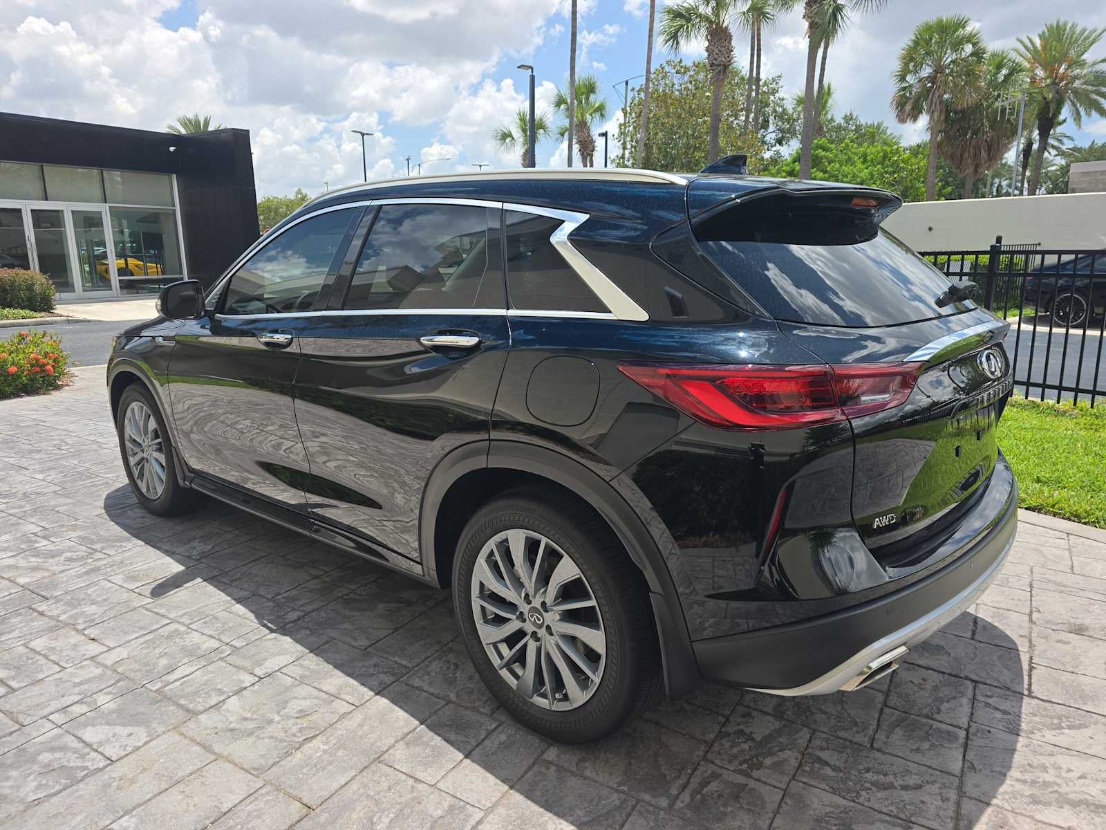 2025 INFINITI QX50 LUXE
