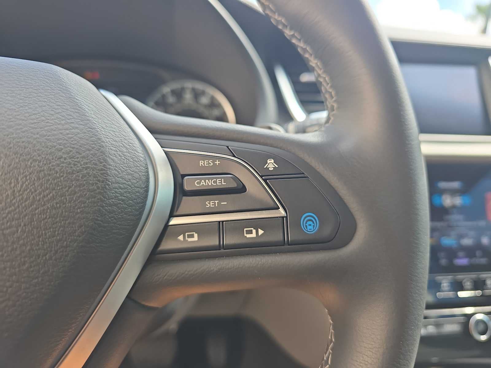 2025 INFINITI QX50 LUXE