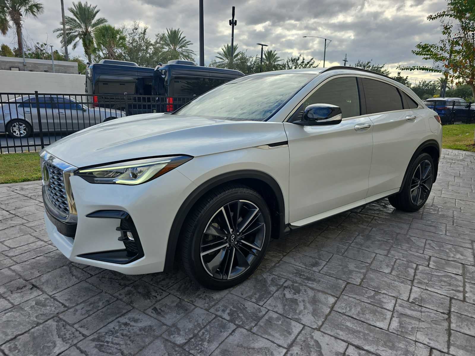 2025 INFINITI QX55 LUXE