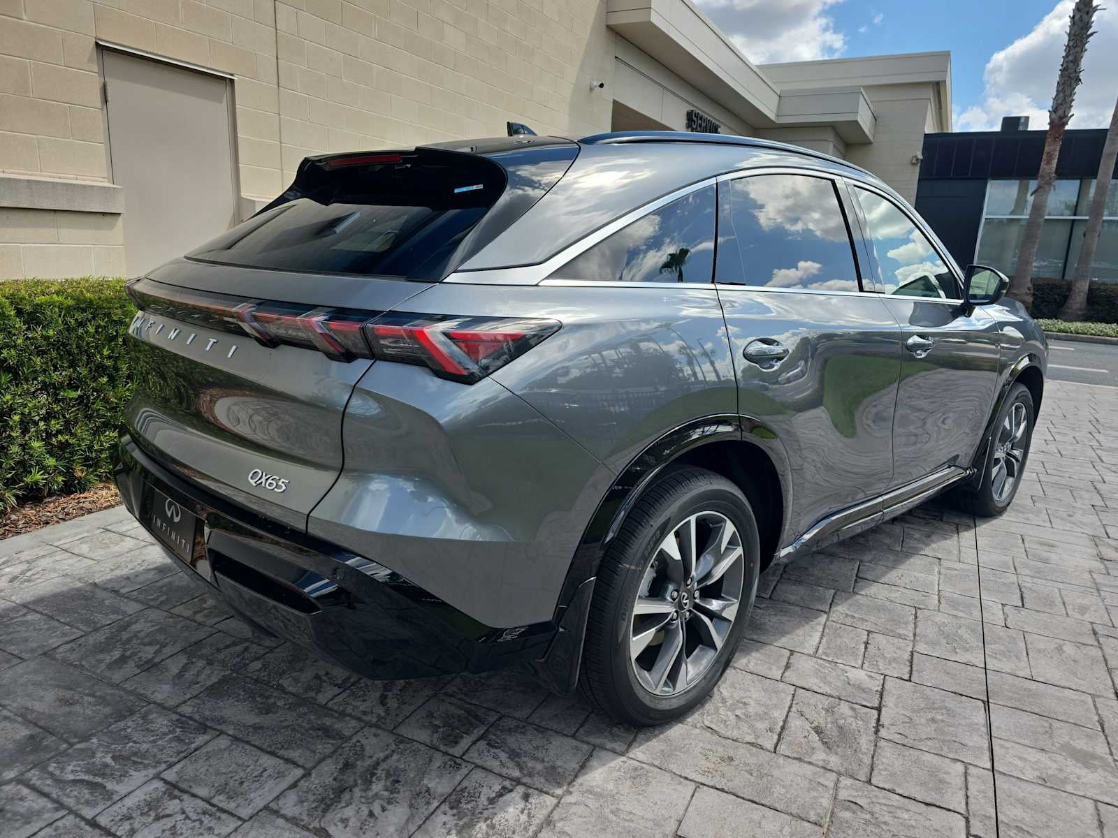 2027 INFINITI QX65 LUXE
