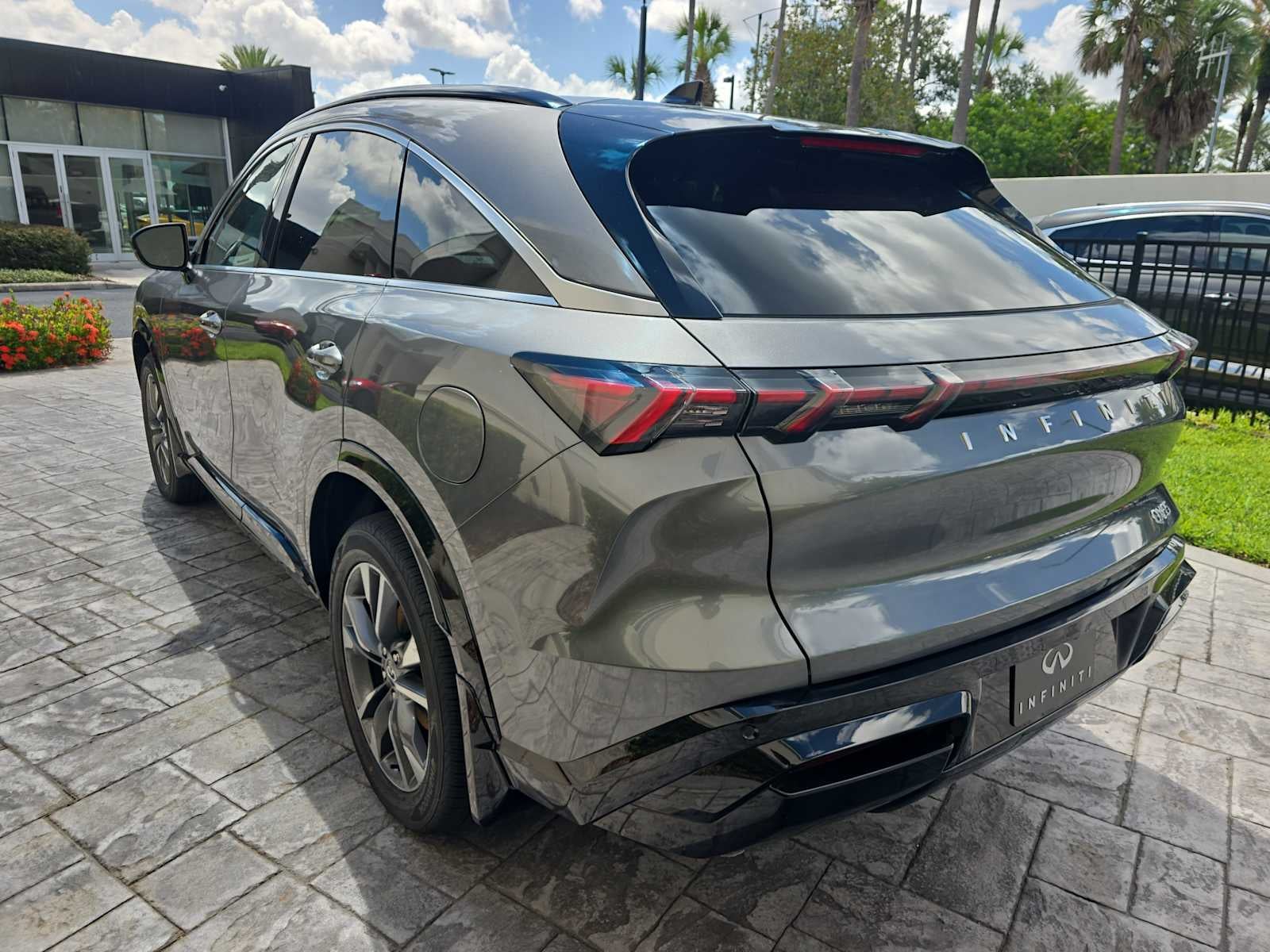 2027 INFINITI QX65 LUXE