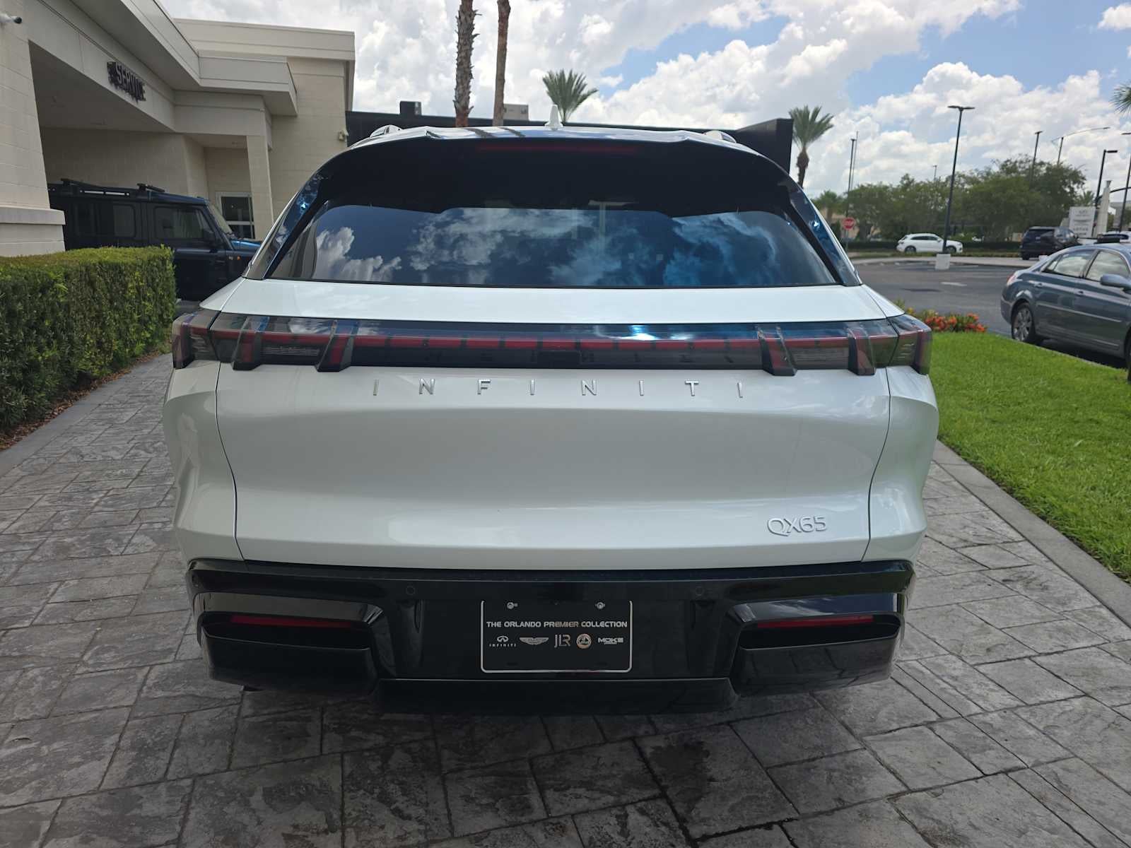 2027 INFINITI QX65 LUXE
