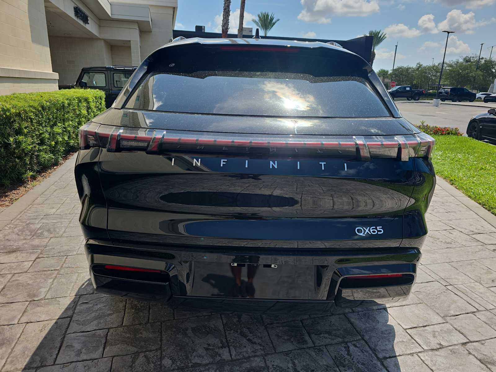 2027 INFINITI QX65 LUXE