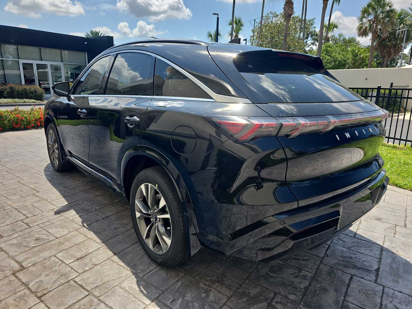 2027 INFINITI QX65 LUXE