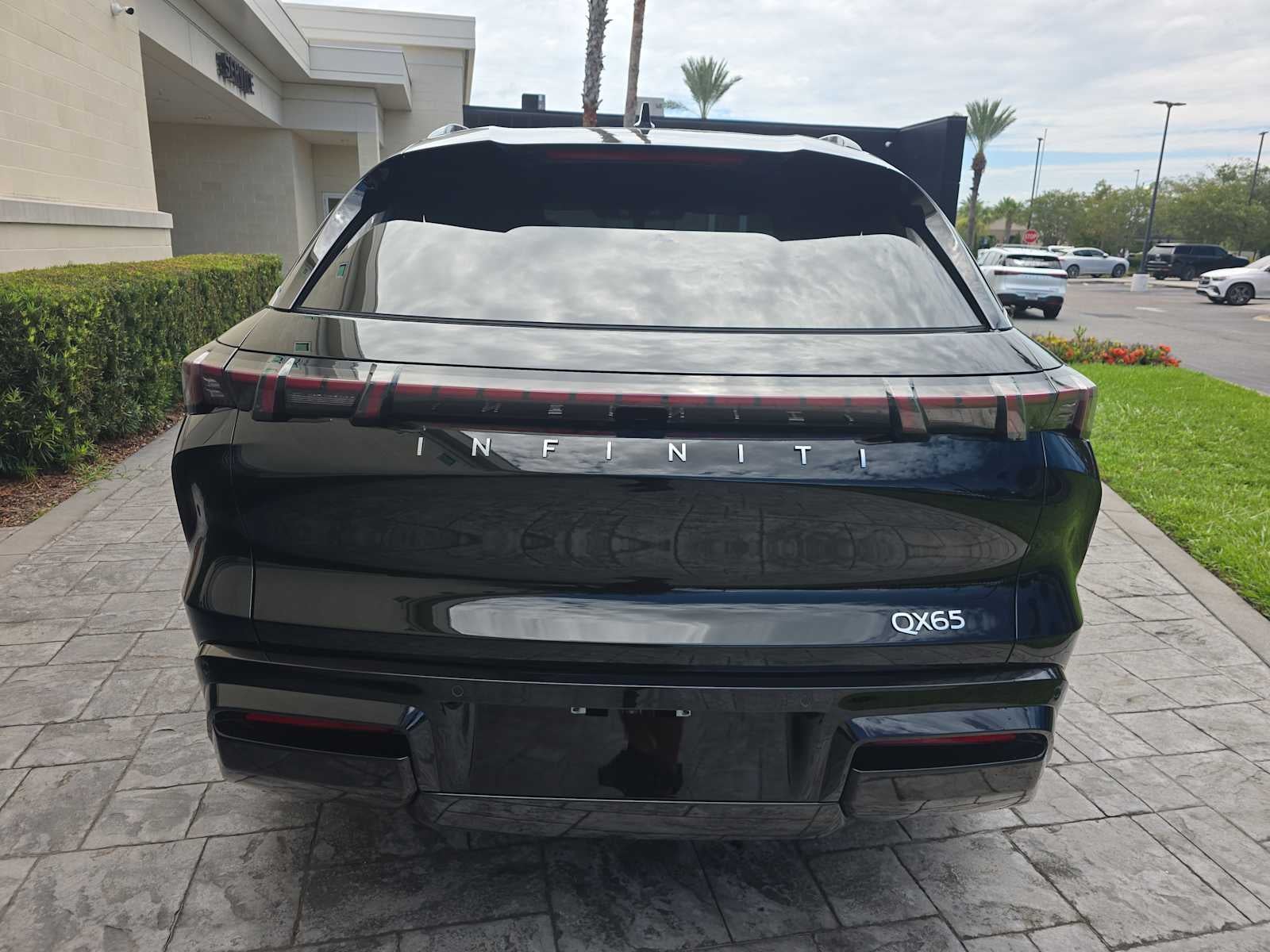 2027 INFINITI QX65 LUXE