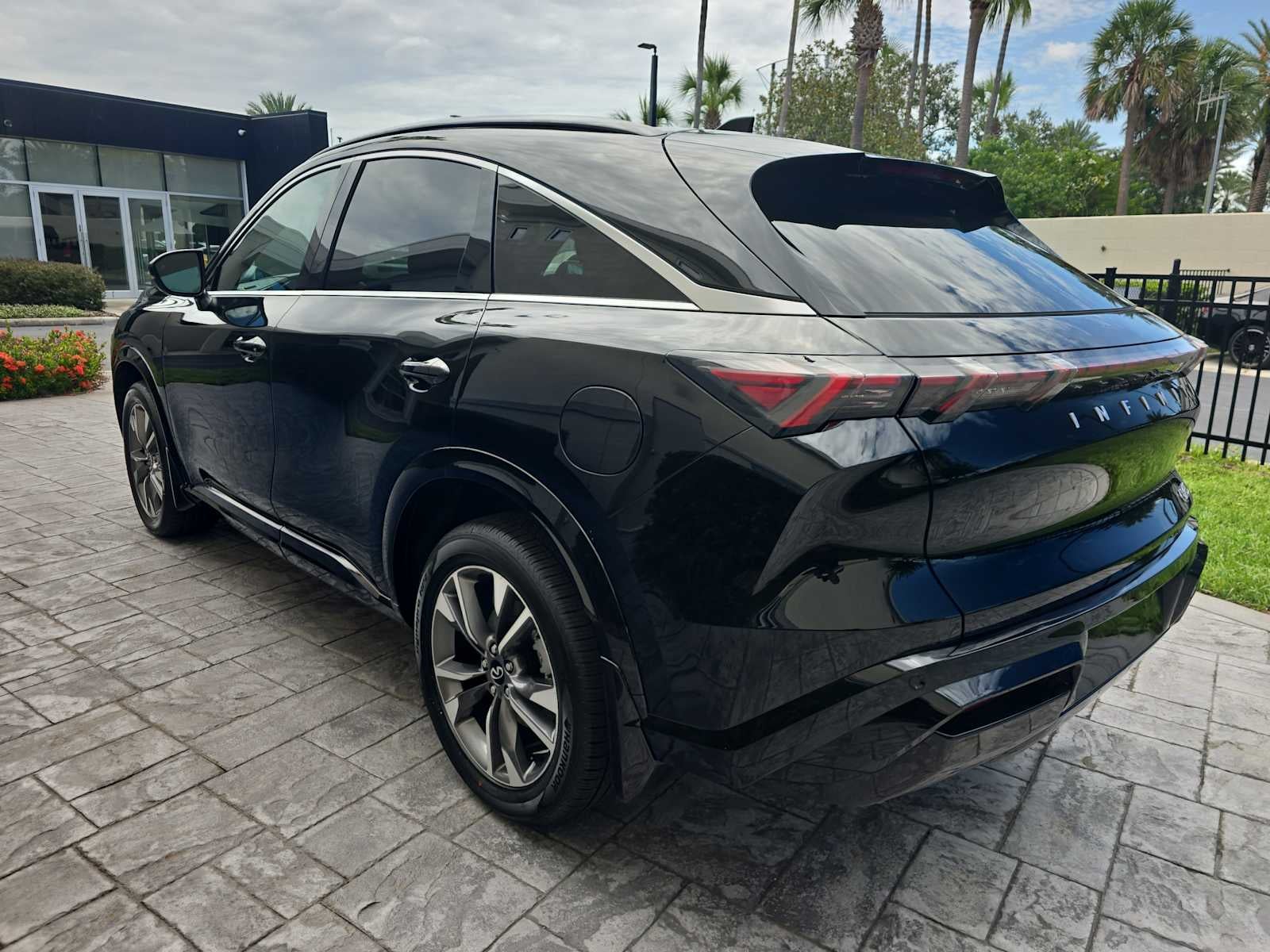 2027 INFINITI QX65 LUXE